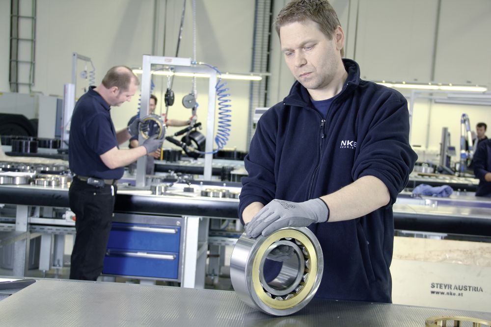 Assembly of cylindrical roller bearings